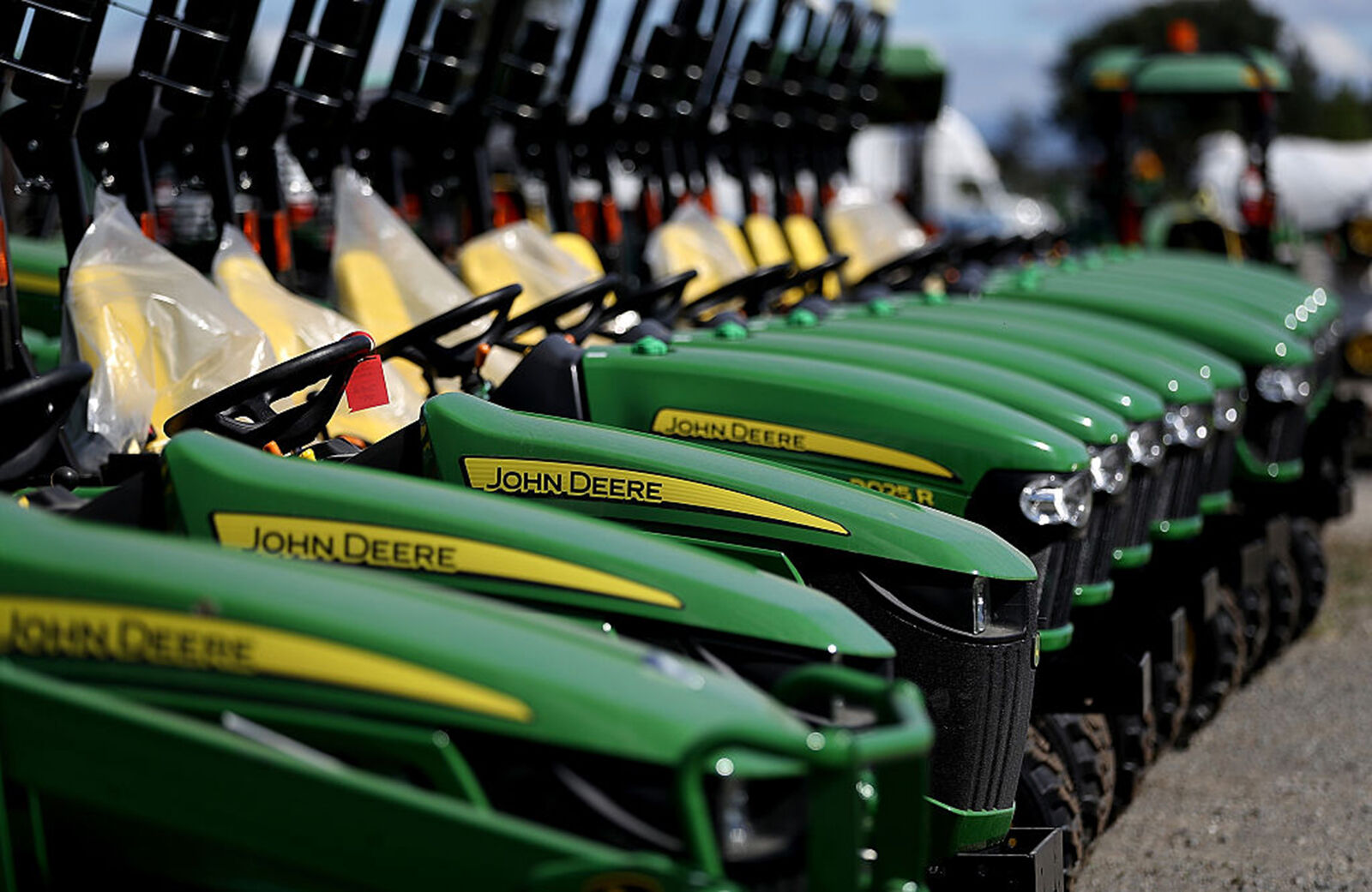 Deere falls with supply-chain challenges worsening into ‘22